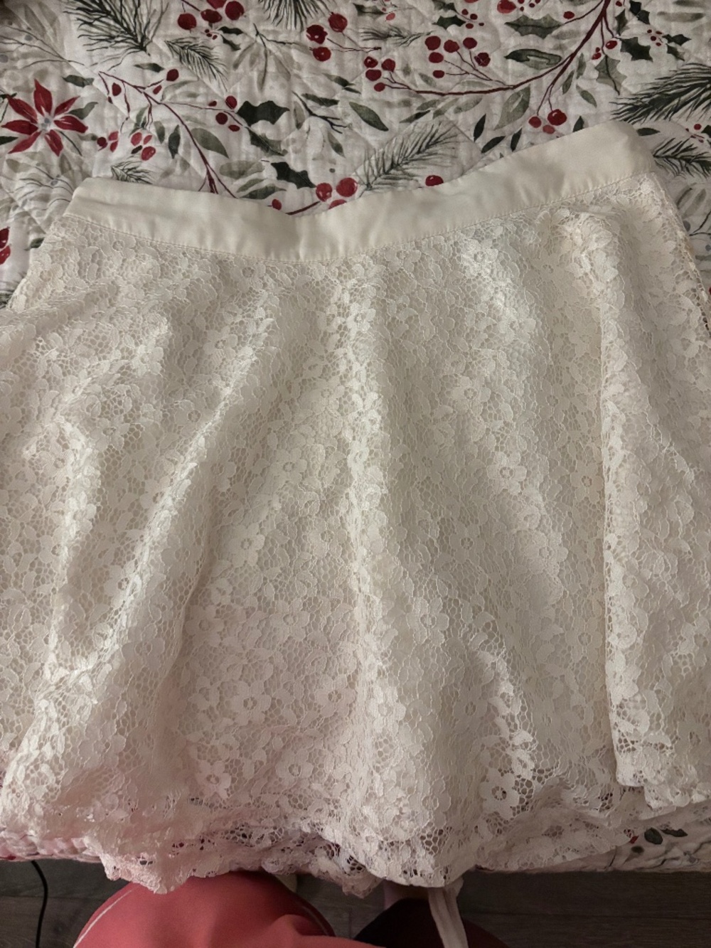 Floral lace mini skirt